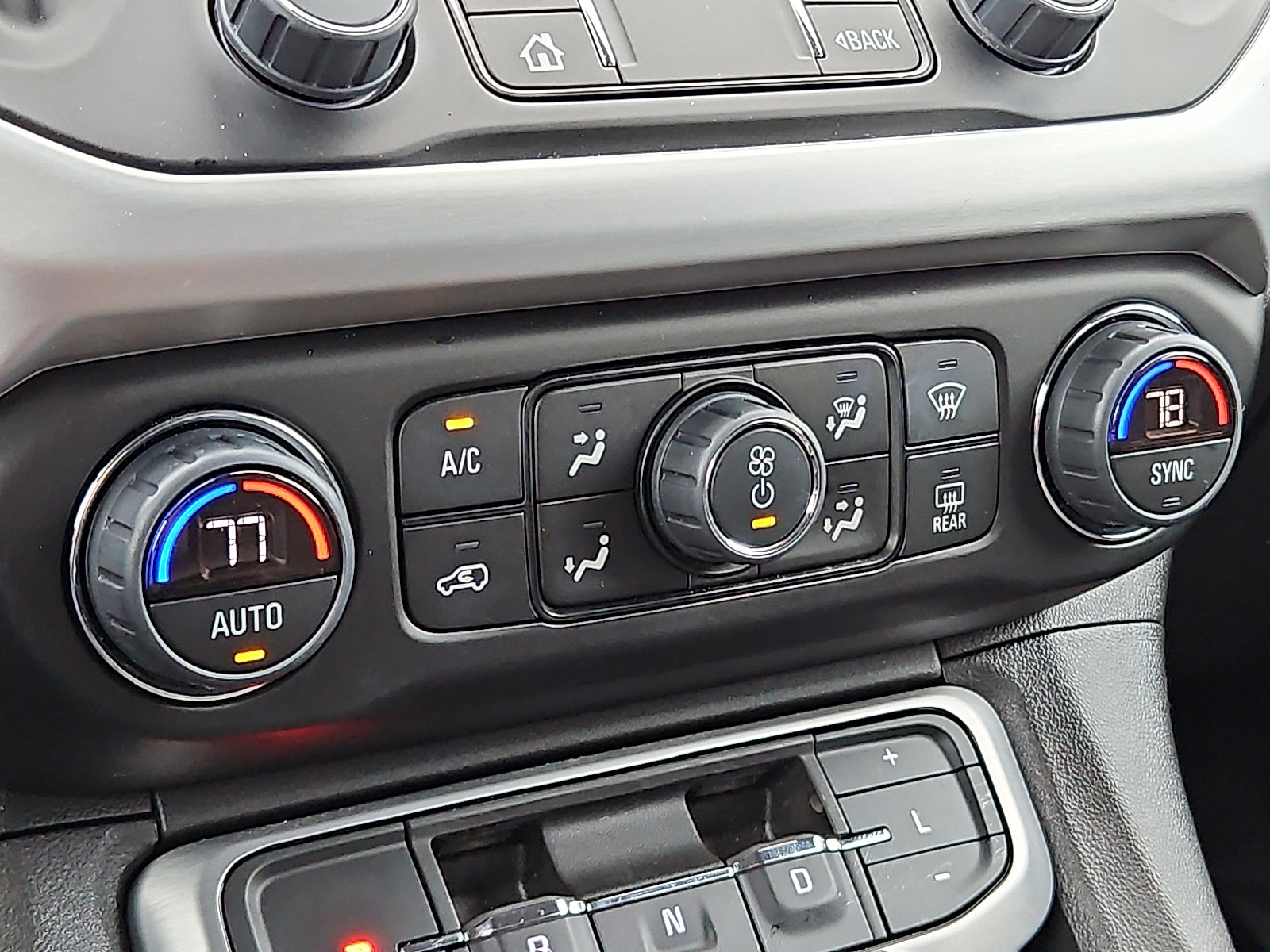 Certified 2022 GMC Acadia SLE w/ Driver Convenience Package image 15