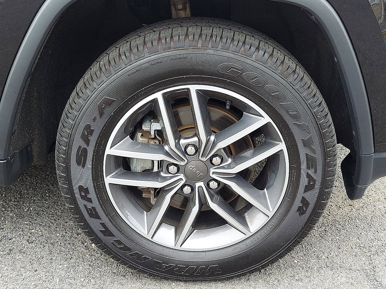 Used 2019 Jeep Grand Cherokee Limited AWD/4WD image 8