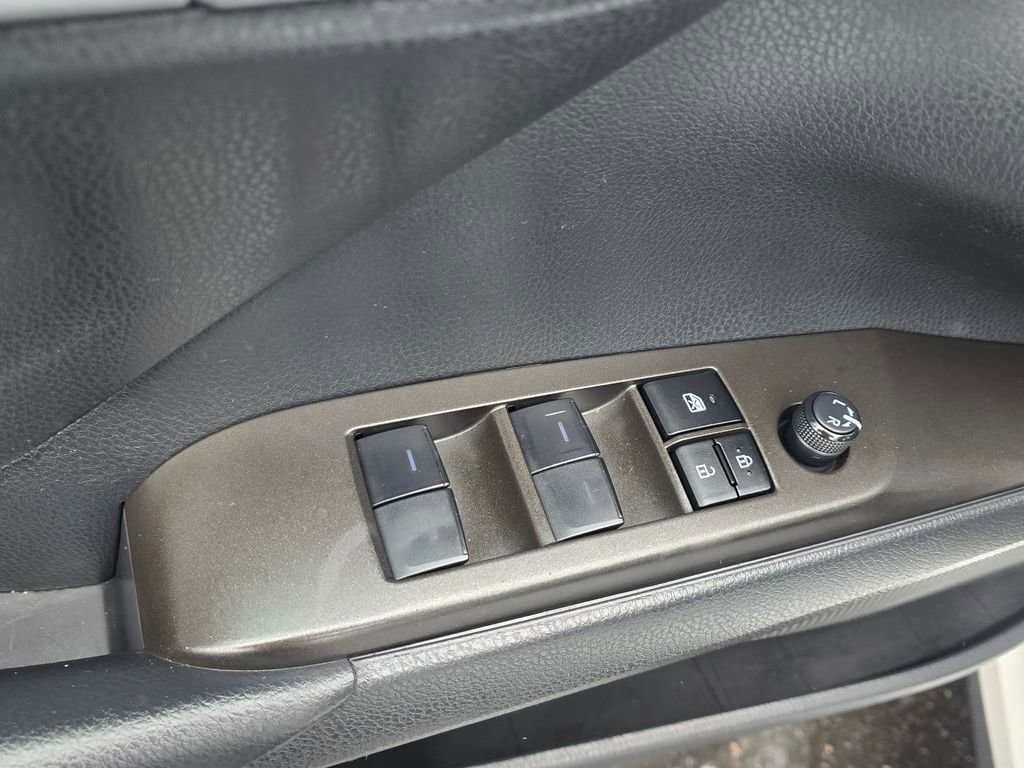 Used 2023 Toyota Camry SE AWD/4WD image 16