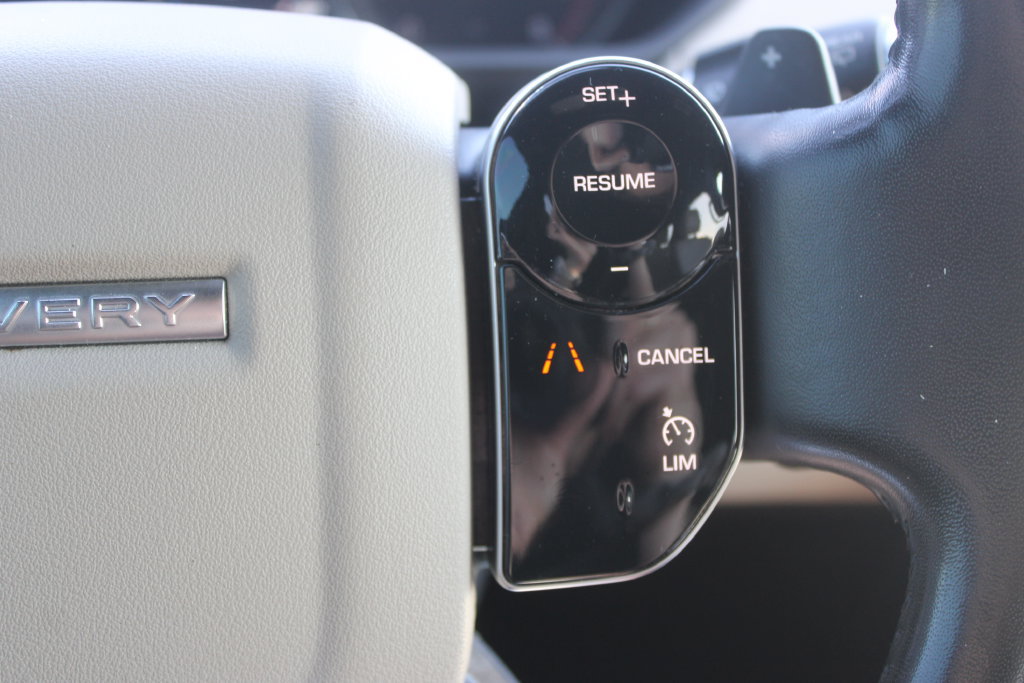 Used 2019 Land Rover Discovery SE AWD/4WD image 37