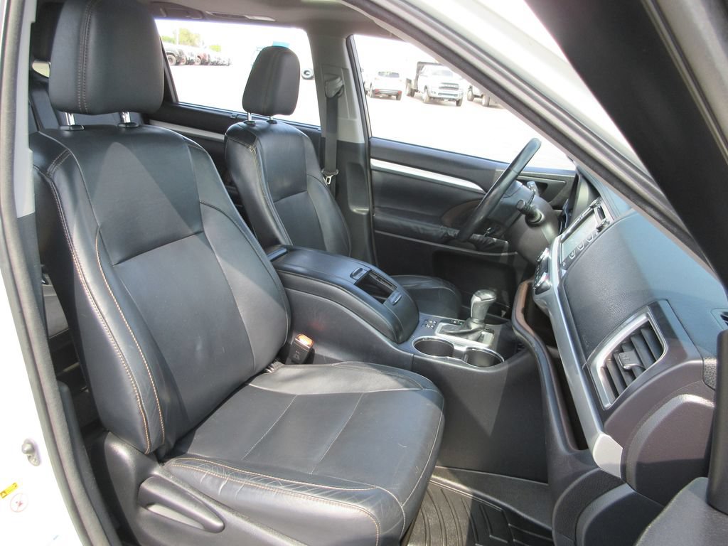 Used 2015 Toyota Highlander XLE AWD/4WD image 23