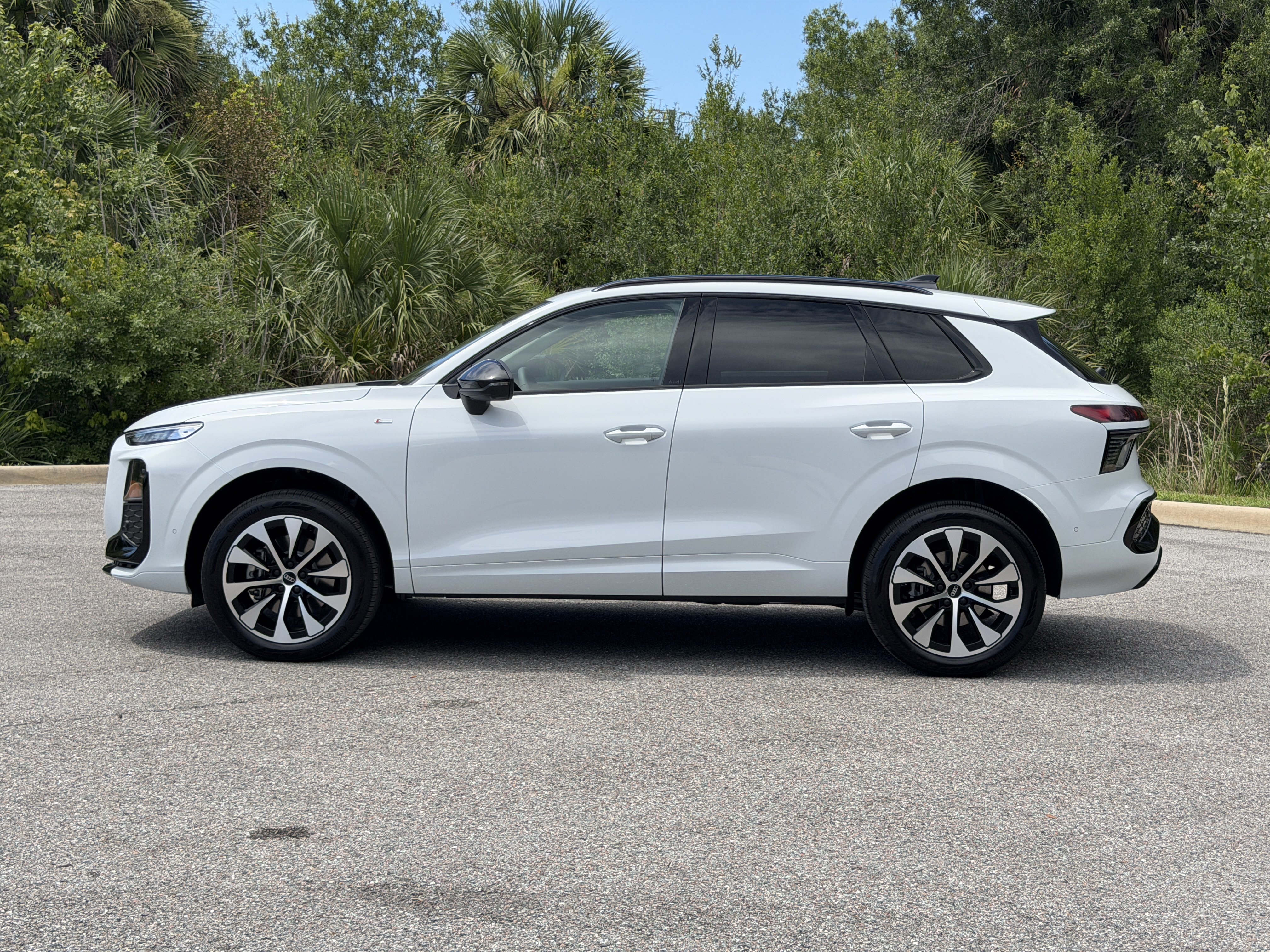 New 2026 Audi Q3 quattro 2.0T AWD/4WD image 4