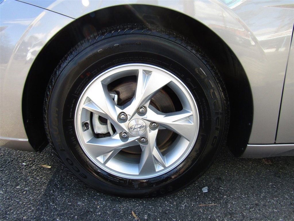 Used 2021 Hyundai Elantra SE image 11