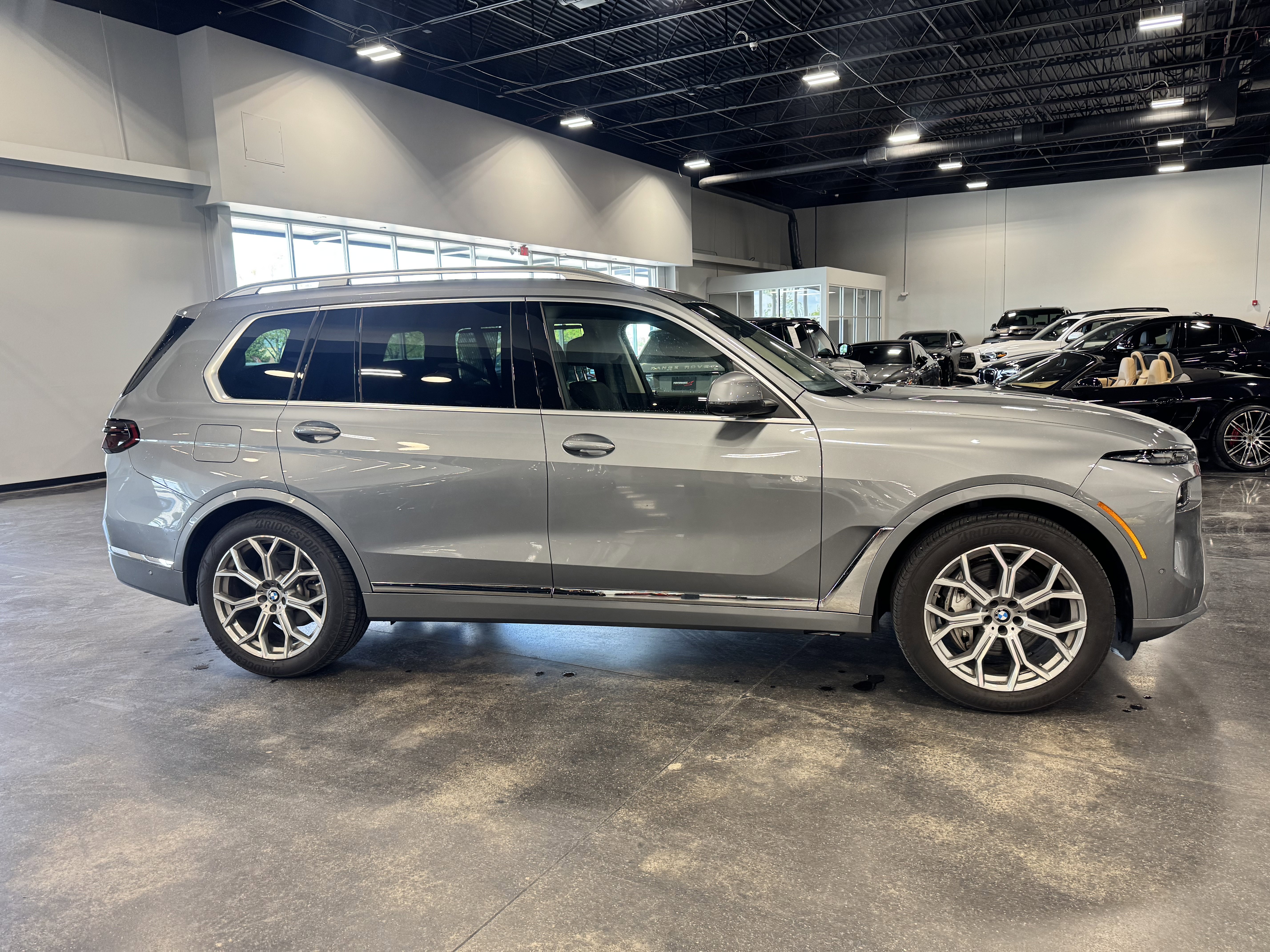 Used 2025 BMW X7 xDrive40i w/ Premium Package image 2
