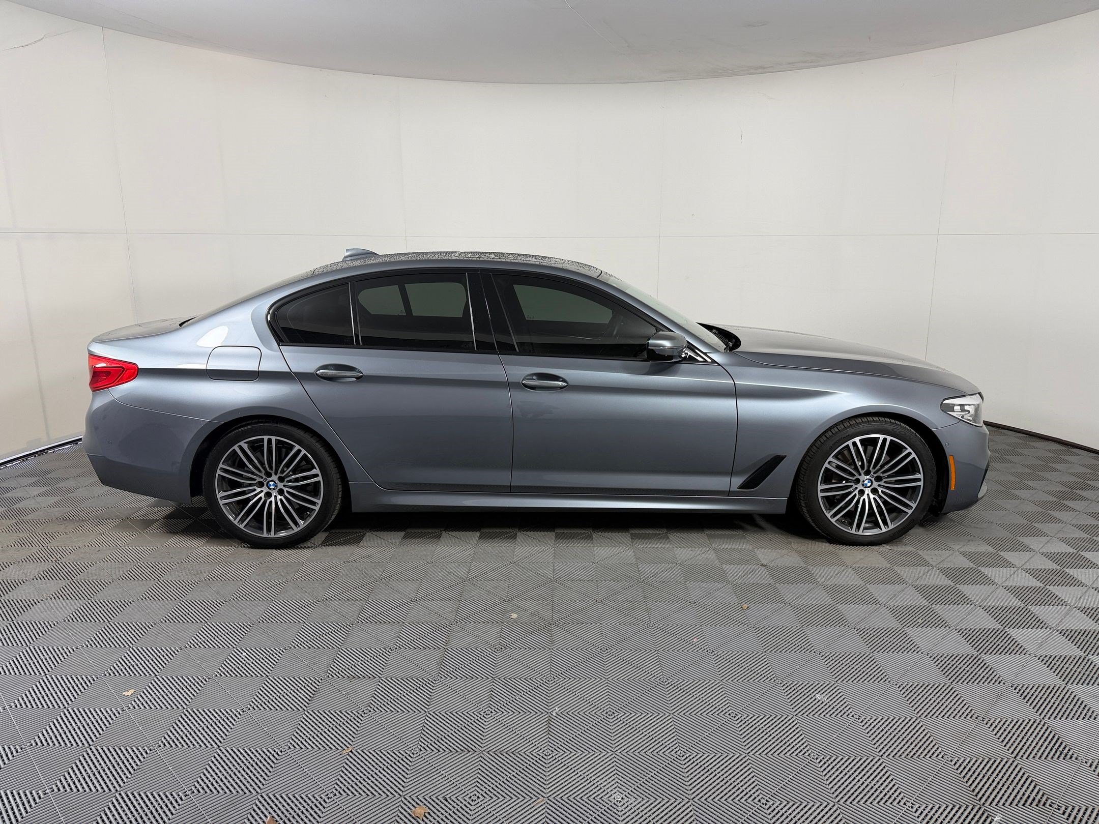 Used 2018 BMW 540i RWD image 8