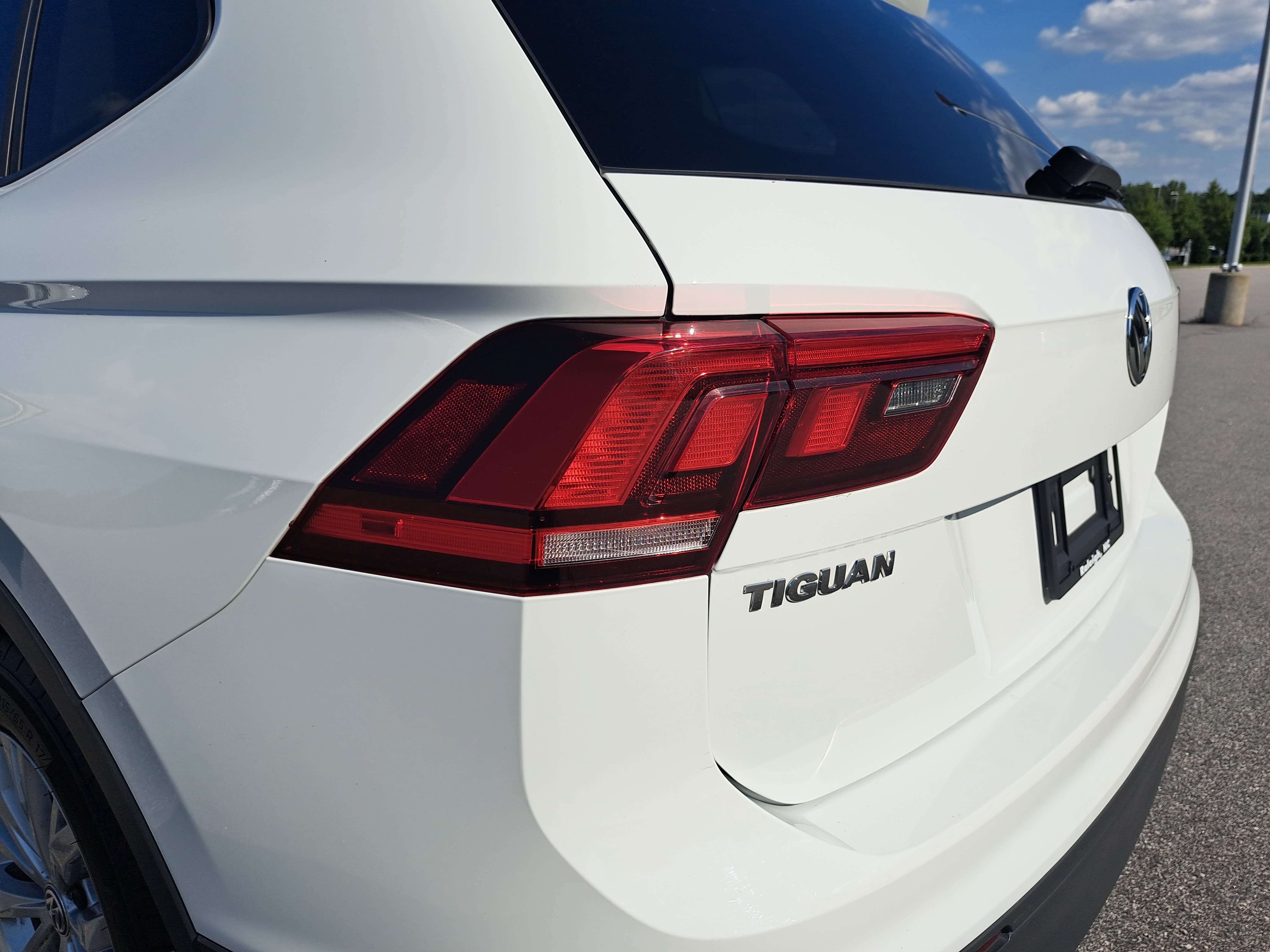 Used 2020 Volkswagen Tiguan S FWD image 33