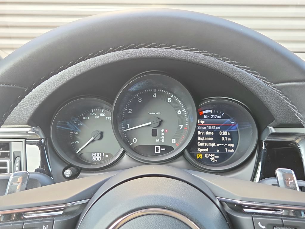 Certified 2026 Porsche Macan AWD/4WD image 10