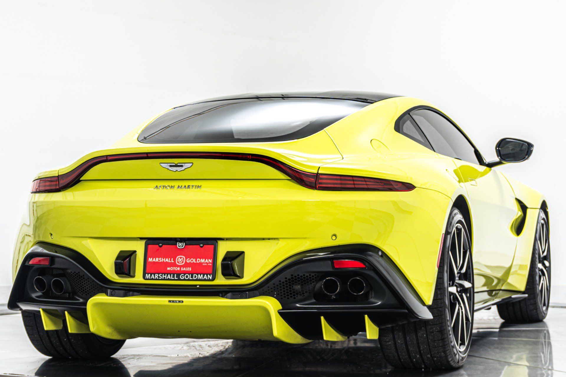 Used 2019 Aston Martin V8 Vantage Coupe RWD image 9