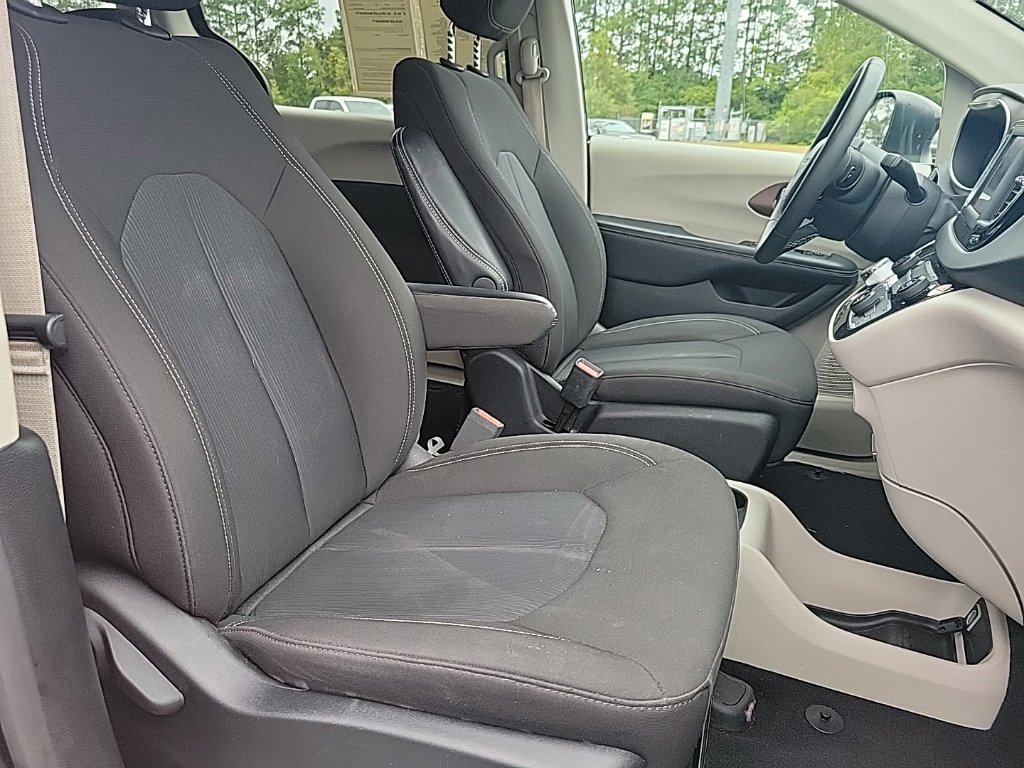 Used 2023 Chrysler Voyager LX FWD image 12
