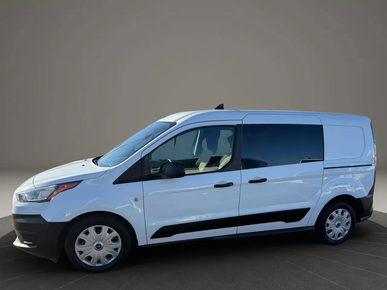 Used 2022 Ford Transit Connect XL image 2