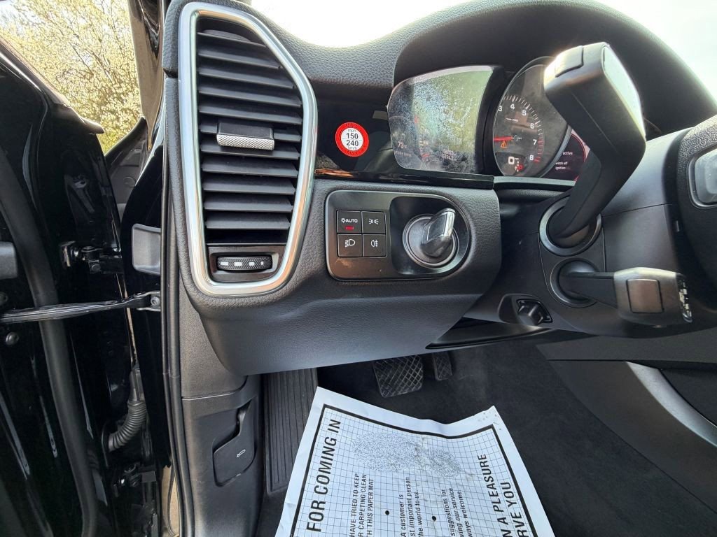 Used 2022 Porsche Cayenne image 13