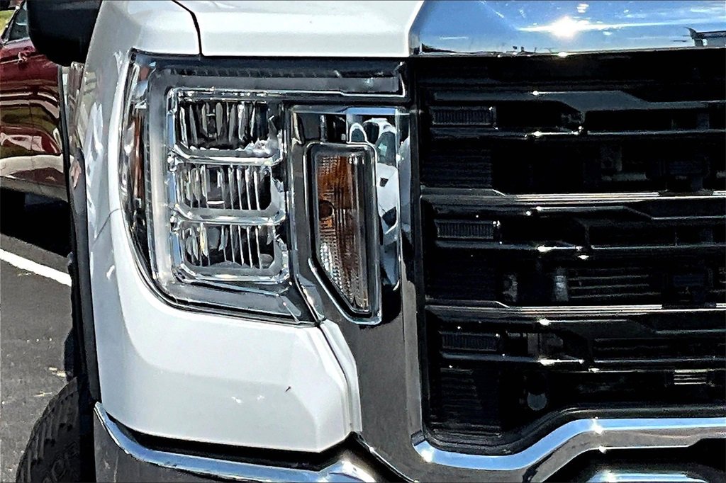 Used 2023 GMC Sierra 3500 Pro w/ Convenience Package image 32