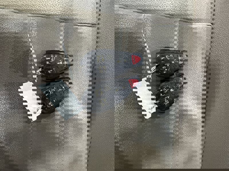 Used 2013 Chrysler Town & Country Touring image 19