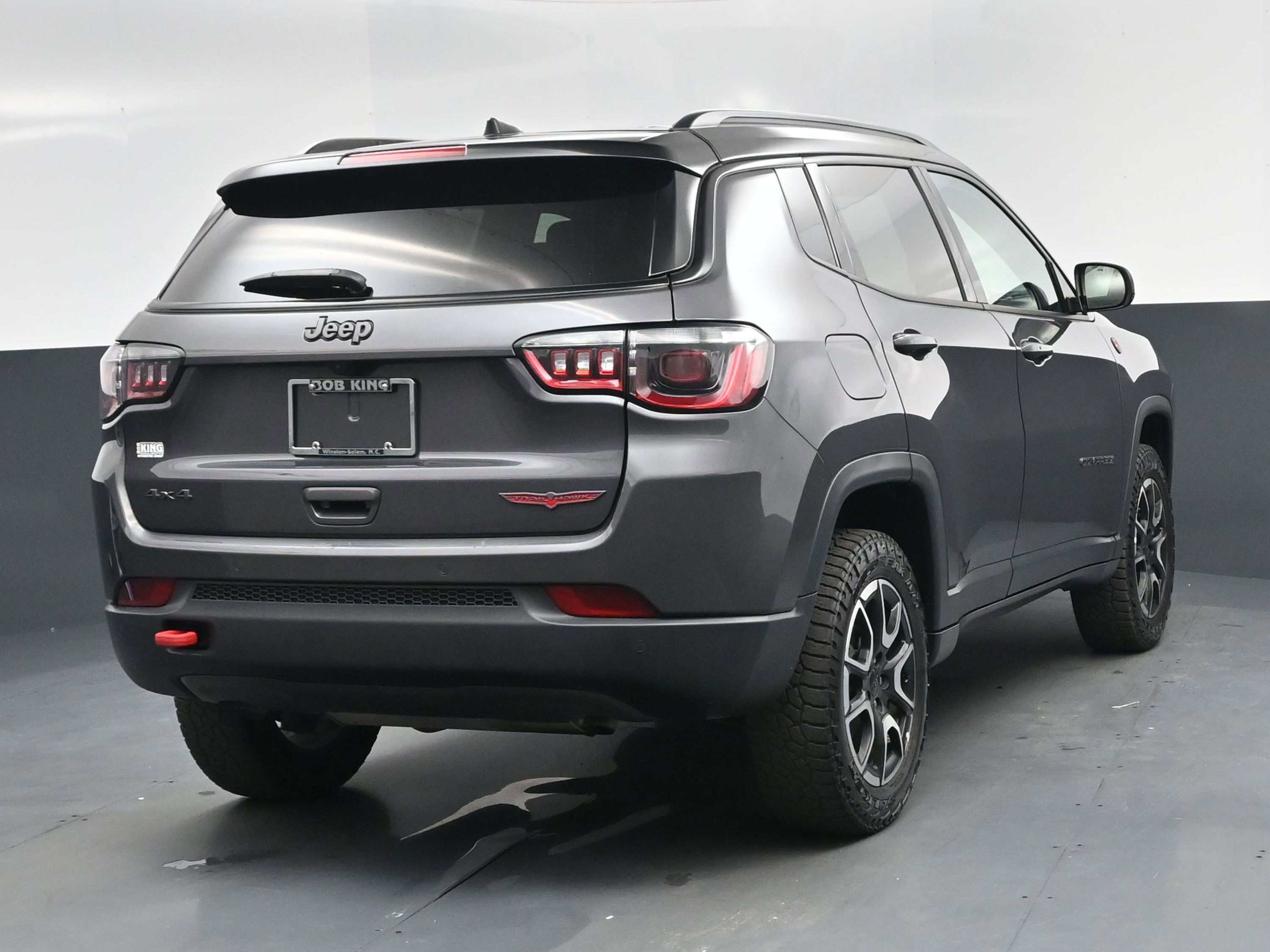 Used 2024 Jeep Compass Trailhawk image 10