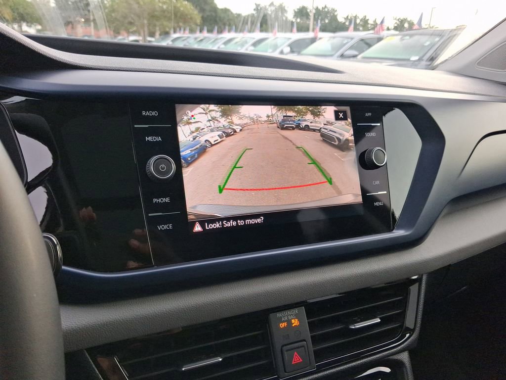 Used 2023 Volkswagen Taos SE w/ Panoramic Sunroof Package FWD image 24