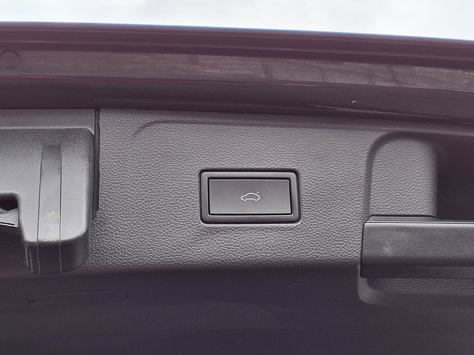 Used 2023 Volkswagen Atlas SEL R-Line image 8