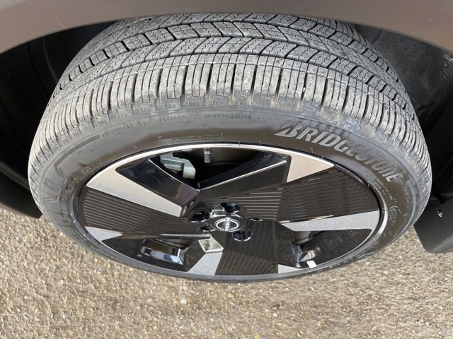 Used 2025 Nissan Kicks SR image 9