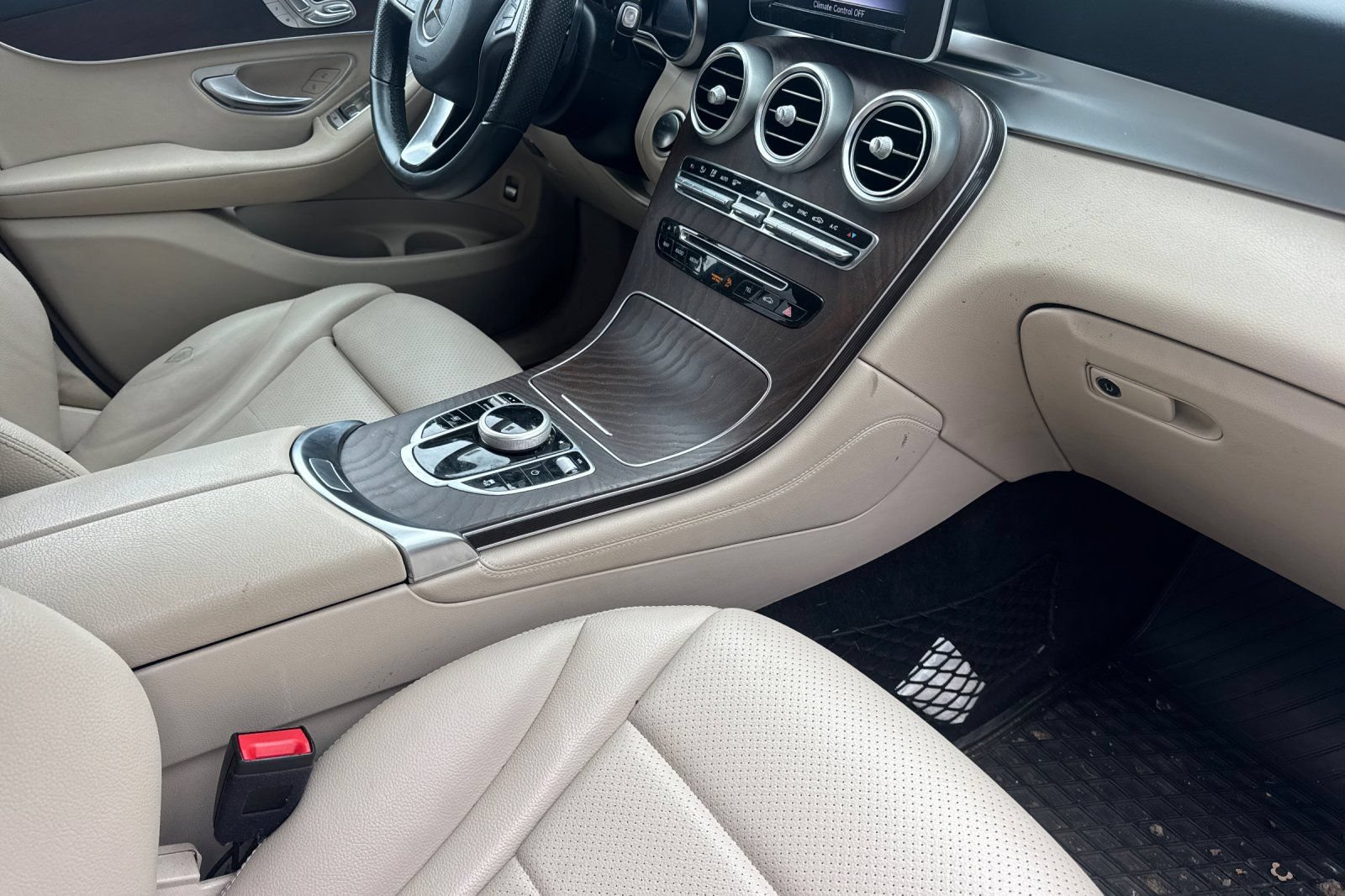 Used 2019 Mercedes-Benz GLC 300 4MATIC image 19