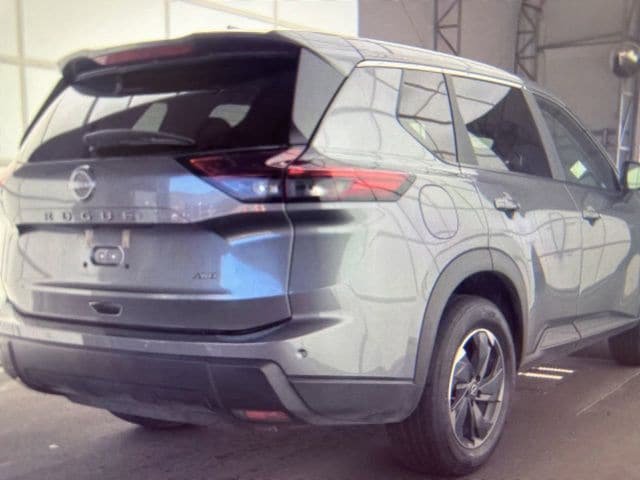 Certified 2025 Nissan Rogue SV AWD/4WD image 6