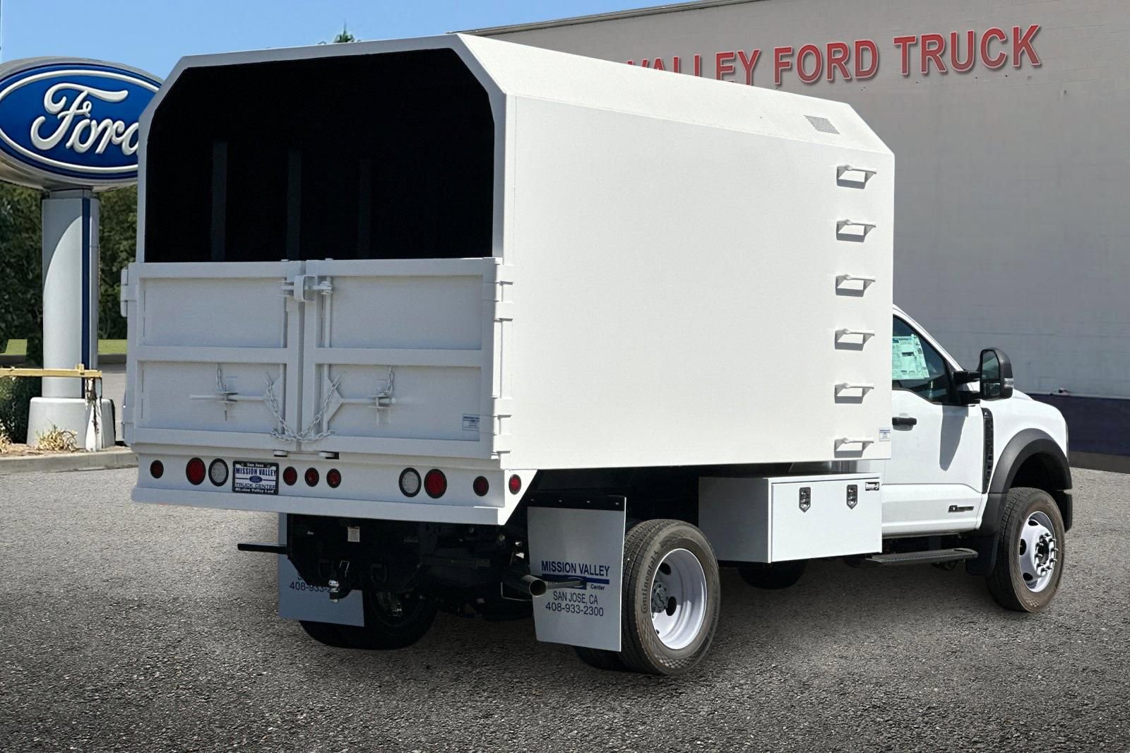 New 2025 Ford F550 2WD Regular Cab Super Duty video 4