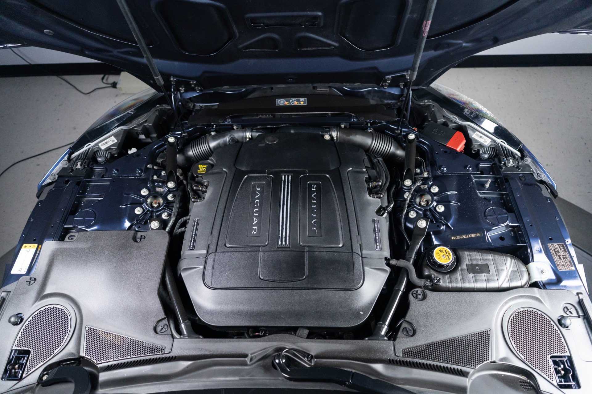Used 2018 Jaguar F-TYPE Coupe RWD image 40