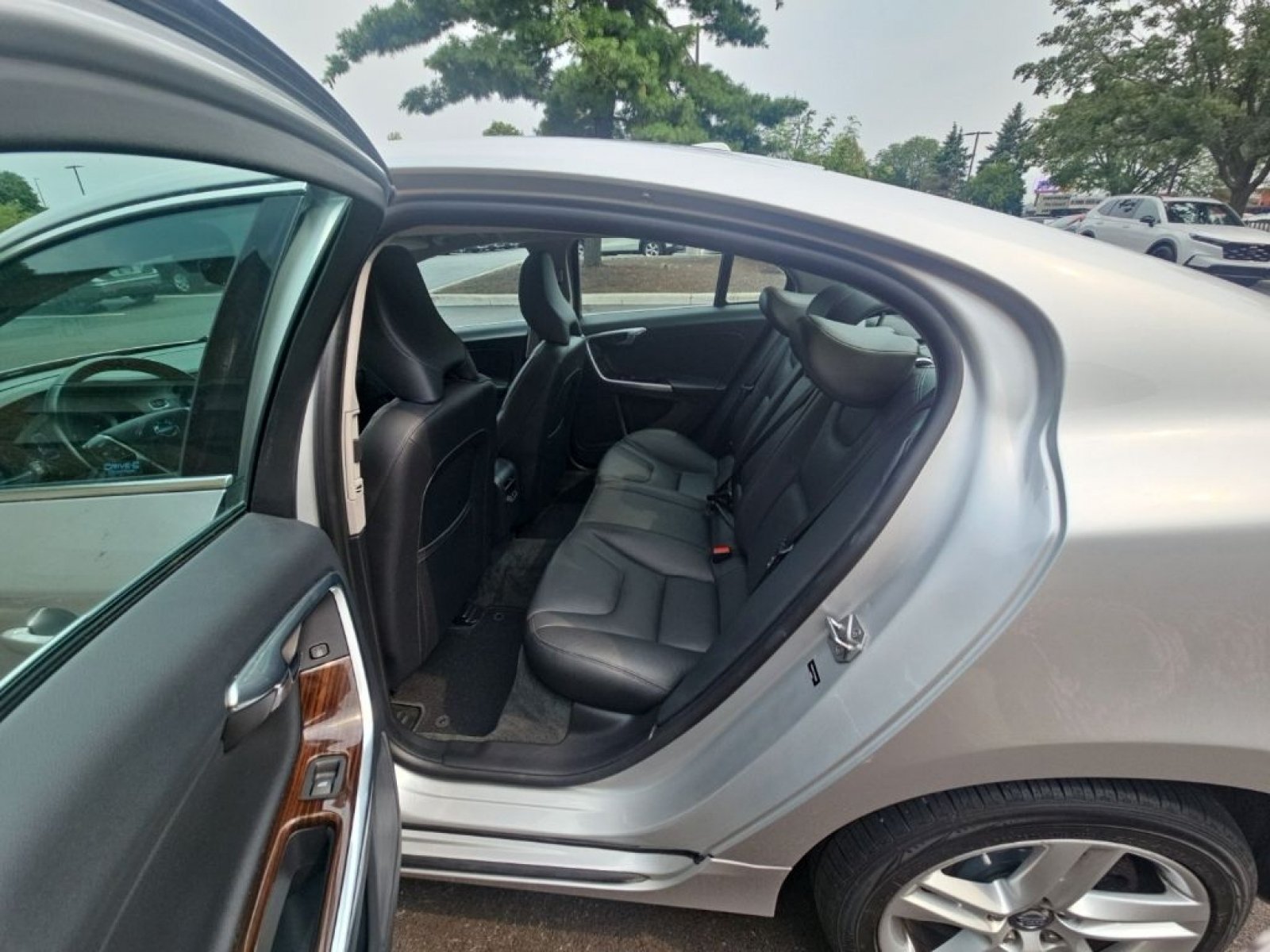 Used 2015 Volvo S60 T5 Premier w/ Climate Package FWD image 6