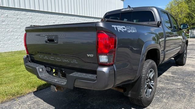 Used 2018 Toyota Tacoma TRD Sport AWD/4WD image 12