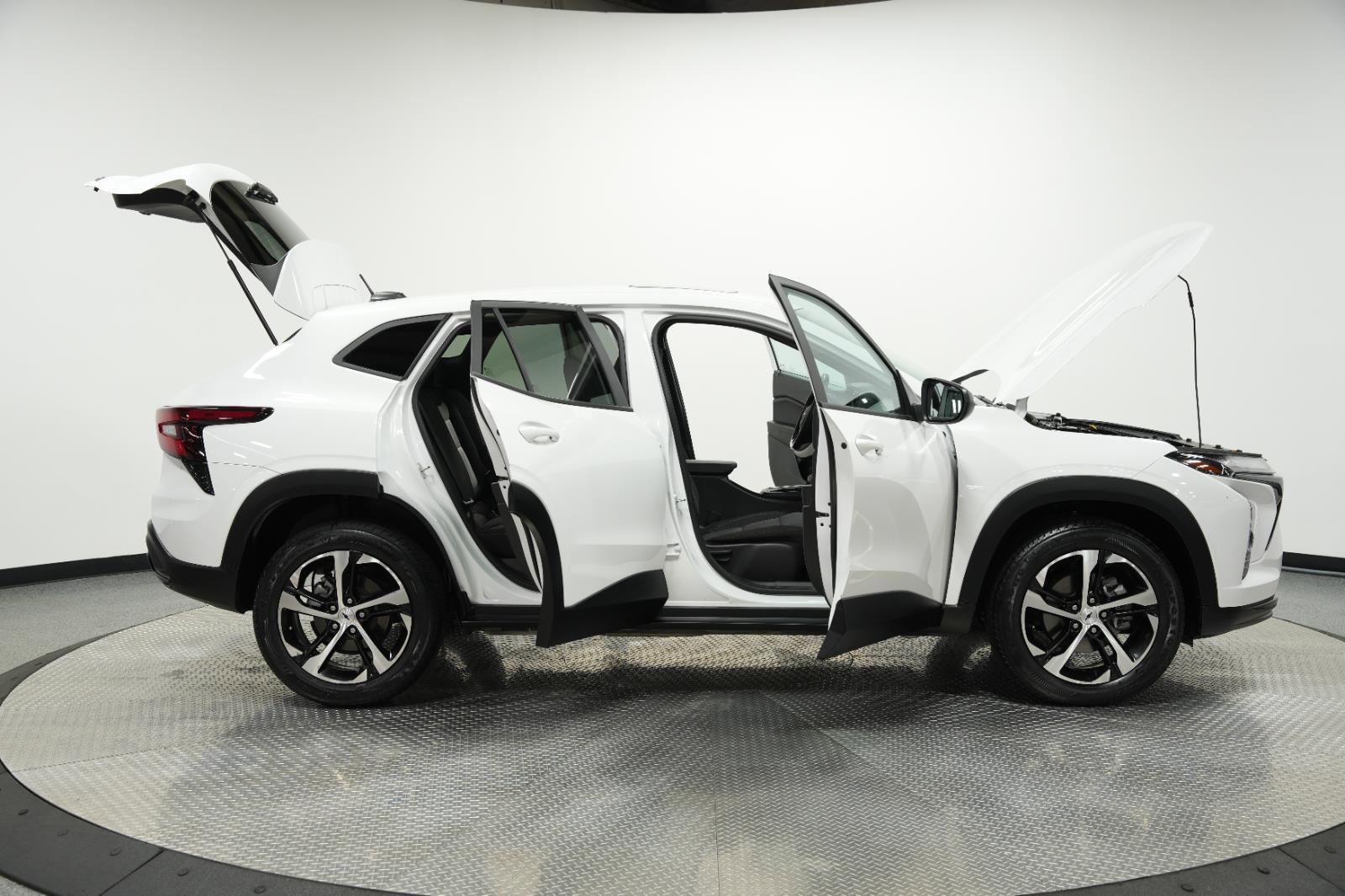 Used 2024 Chevrolet Trax RS w/ Sunroof Package FWD image 10
