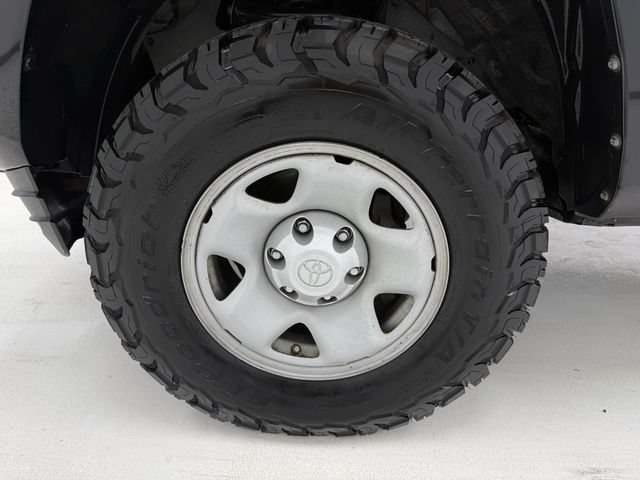 Used 2023 Toyota Tacoma SR5 RWD image 7