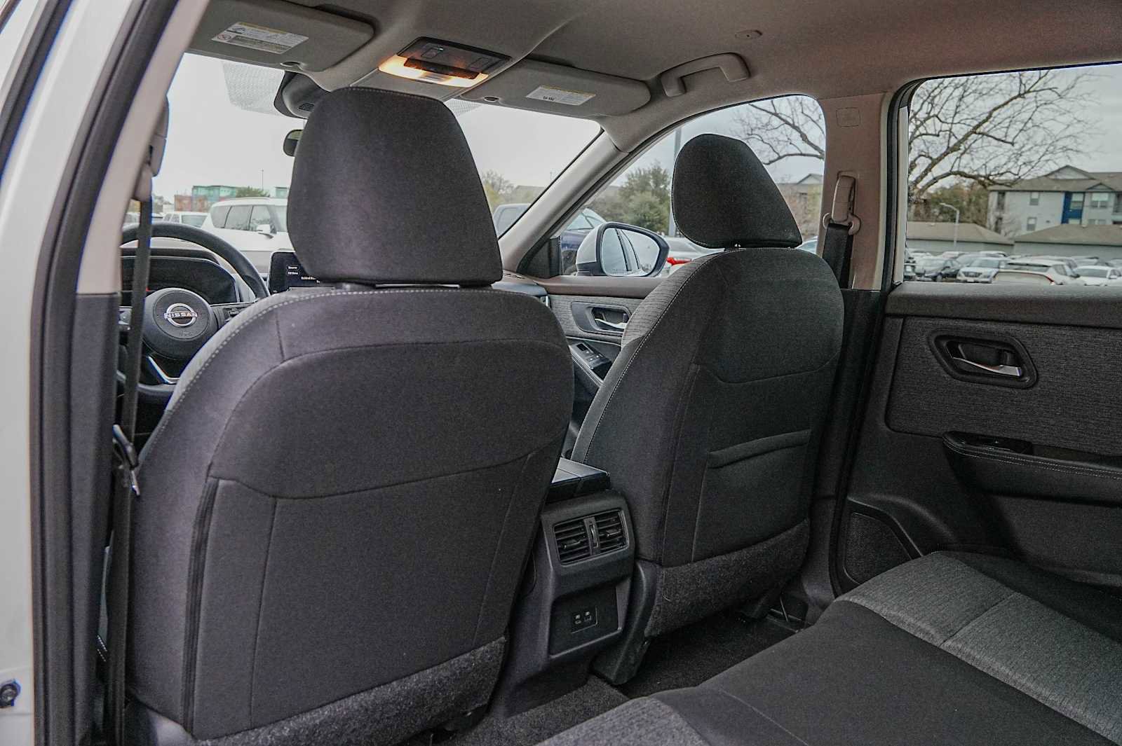 Used 2023 Nissan Rogue SV image 29