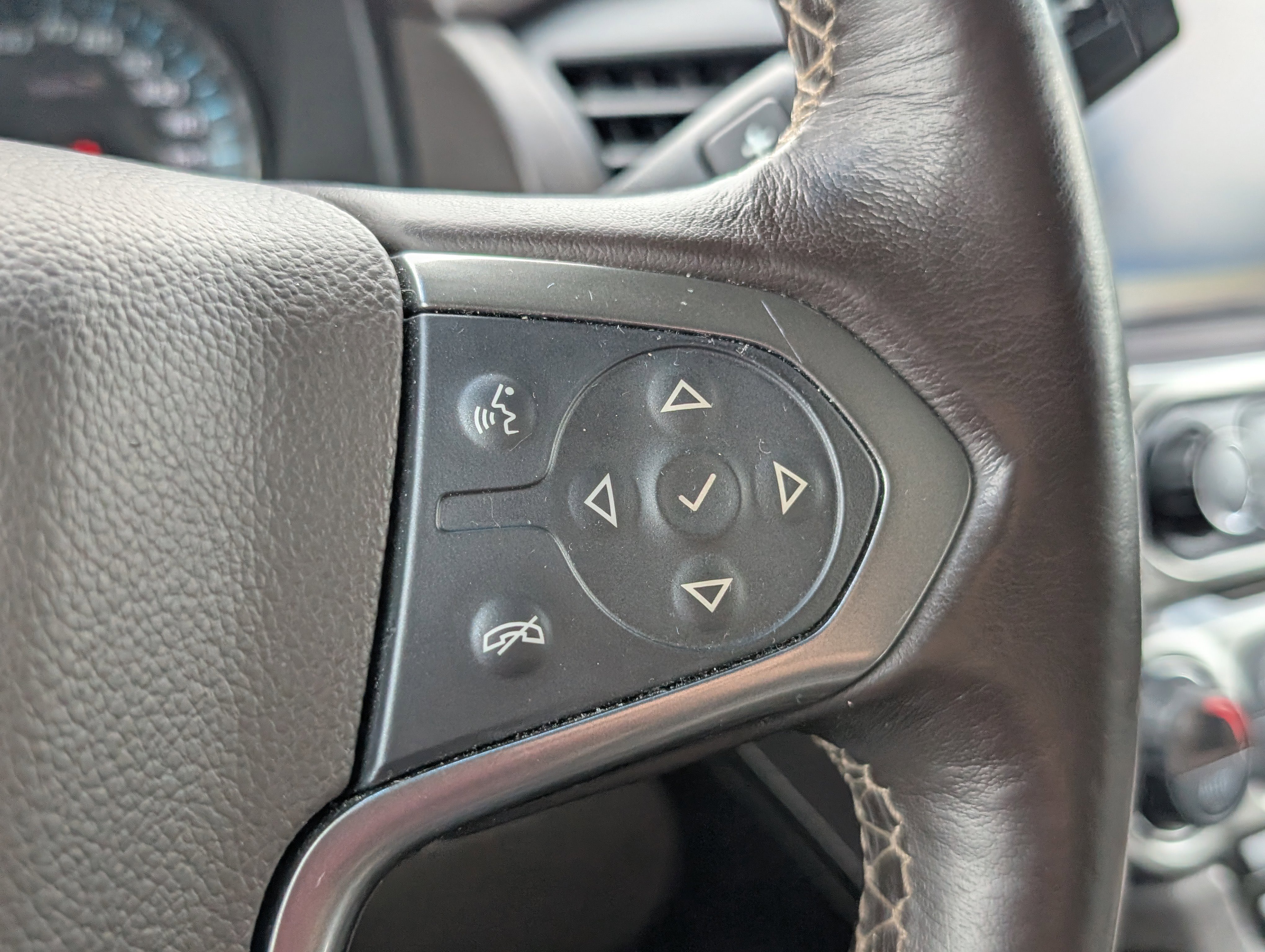 Used 2019 Chevrolet Suburban LT RWD image 25