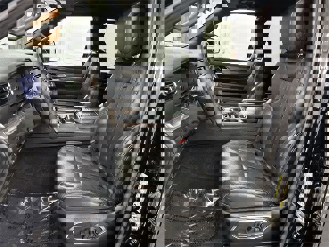 Used 2023 Jeep Wagoneer L Series II image 3