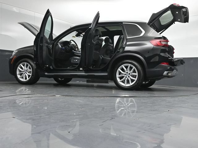Used 2023 BMW X5 xDrive40i w/ Premium Package AWD/4WD image 57