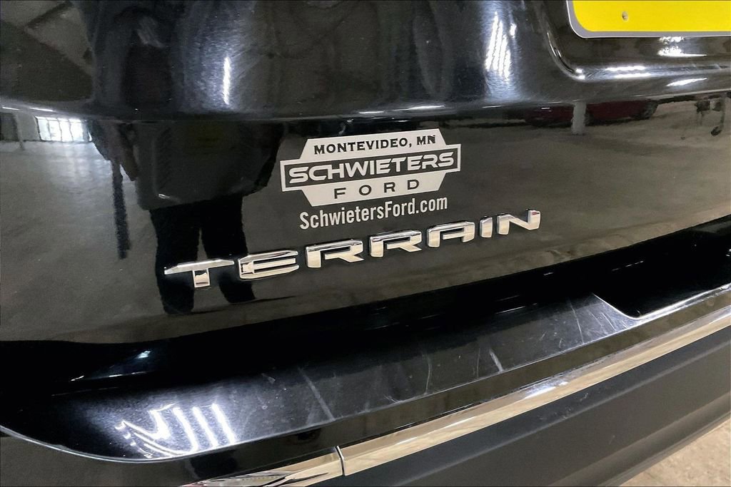 Used 2024 GMC Terrain SLT image 8