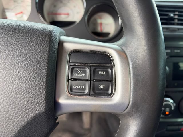 Used 2014 Dodge Challenger SXT RWD image 4
