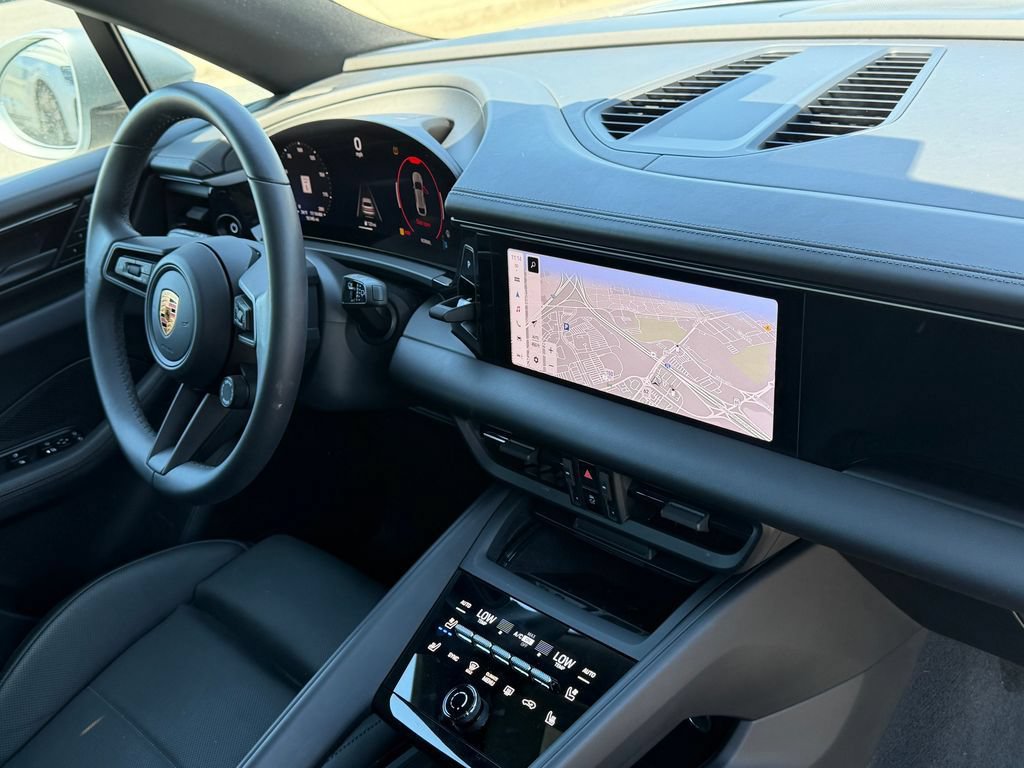 Used 2025 Porsche Macan 4 Electric AWD/4WD image 14