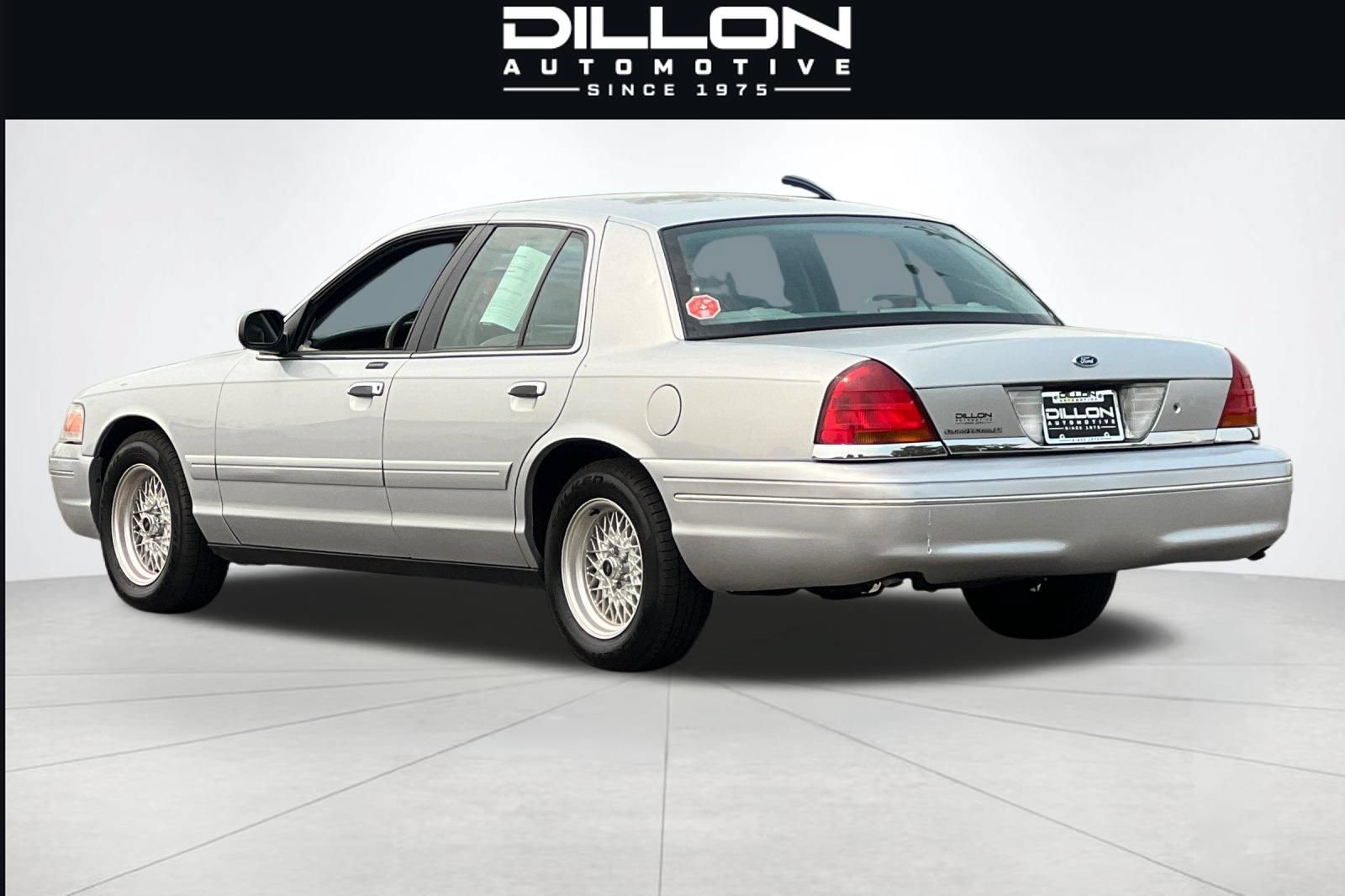 Used 2002 Ford Crown Victoria LX RWD image 6