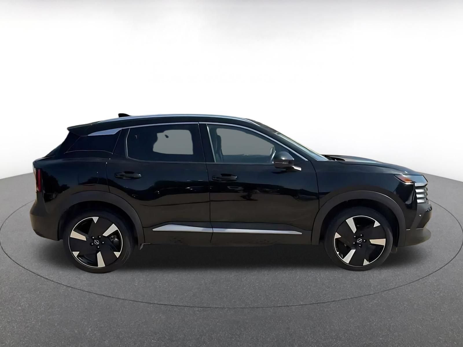 Used 2026 Nissan Kicks SR AWD/4WD image 15
