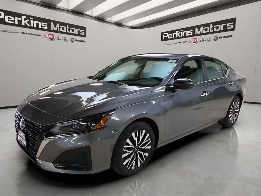 Used 2025 Nissan Altima 2.5 SV FWD image 1