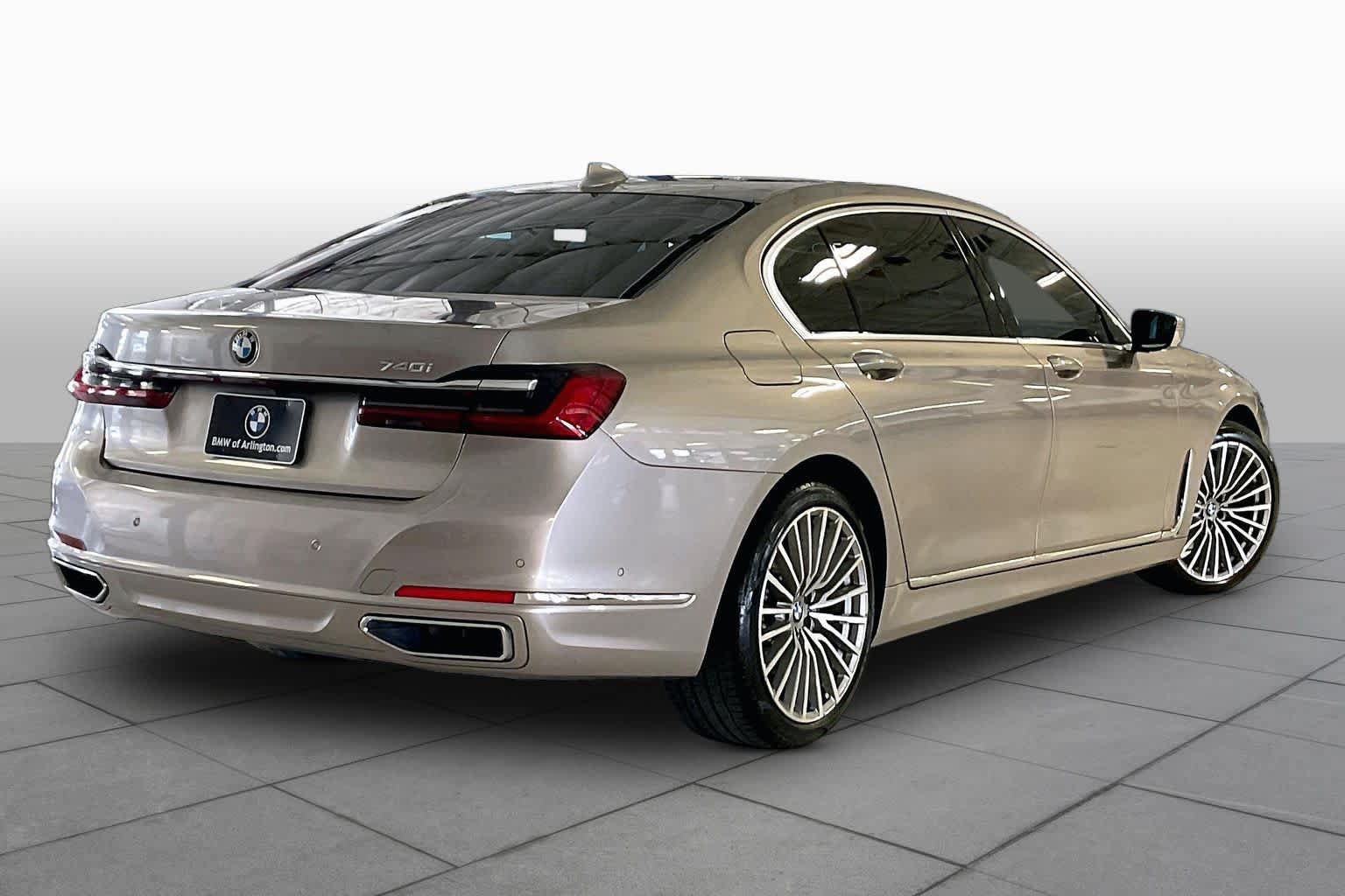 Used 2022 BMW 740i w/ Luxury Rear Seating Package RWD image 11