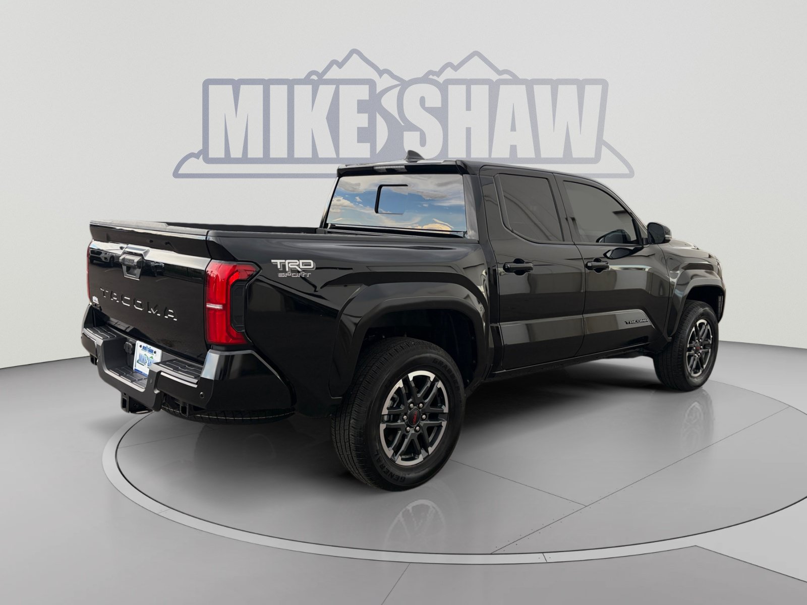 Used 2025 Toyota Tacoma TRD Sport w/ TRD Sport Upgrade Package AWD/4WD image 5