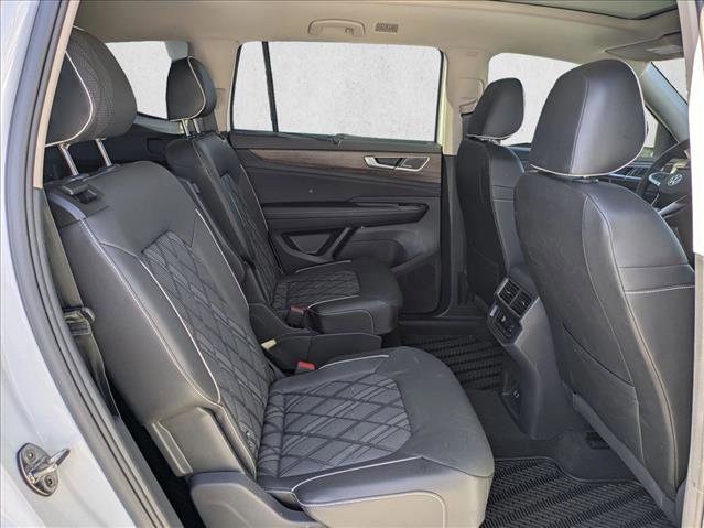 Used 2025 Volkswagen Atlas SEL Premium R-Line image 22