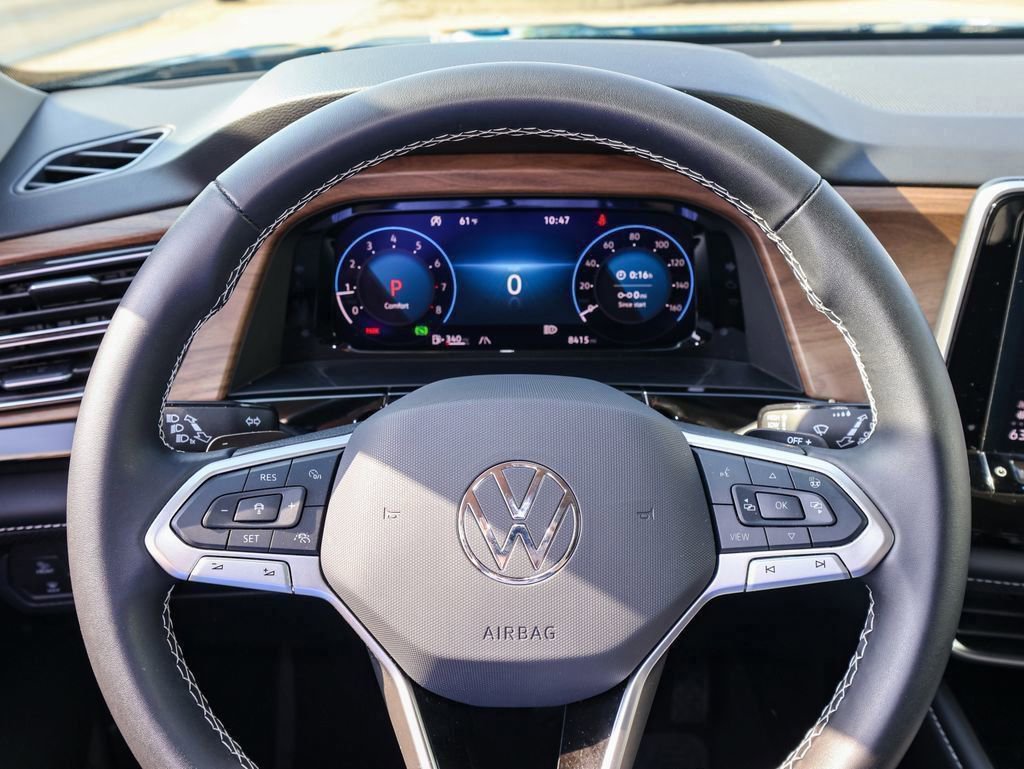 Certified 2025 Volkswagen Atlas SE w/ Black Wheel Package image 23