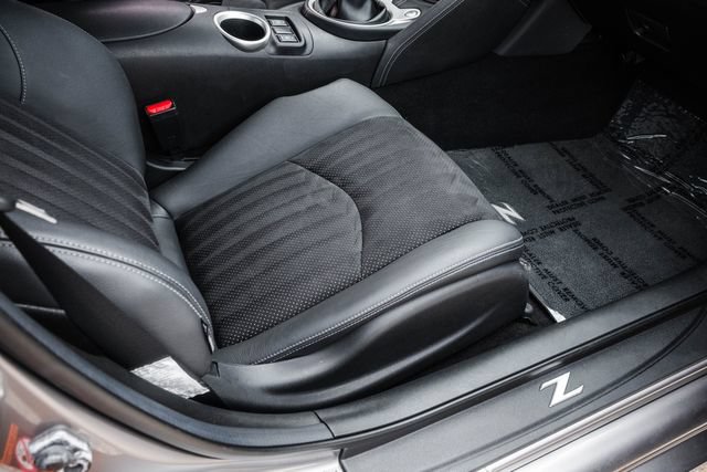 Used 2009 Nissan 370Z Touring RWD image 64