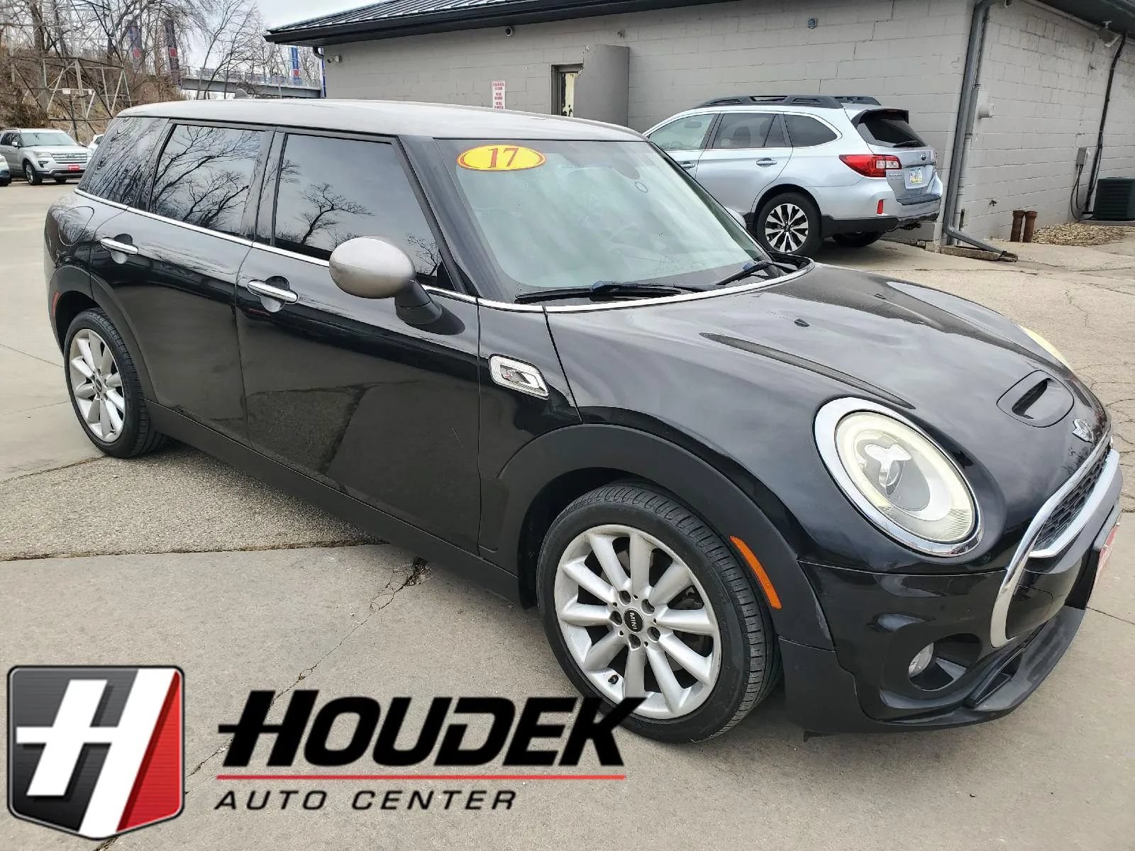 Used 2017 MINI Cooper Clubman S FWD image 1