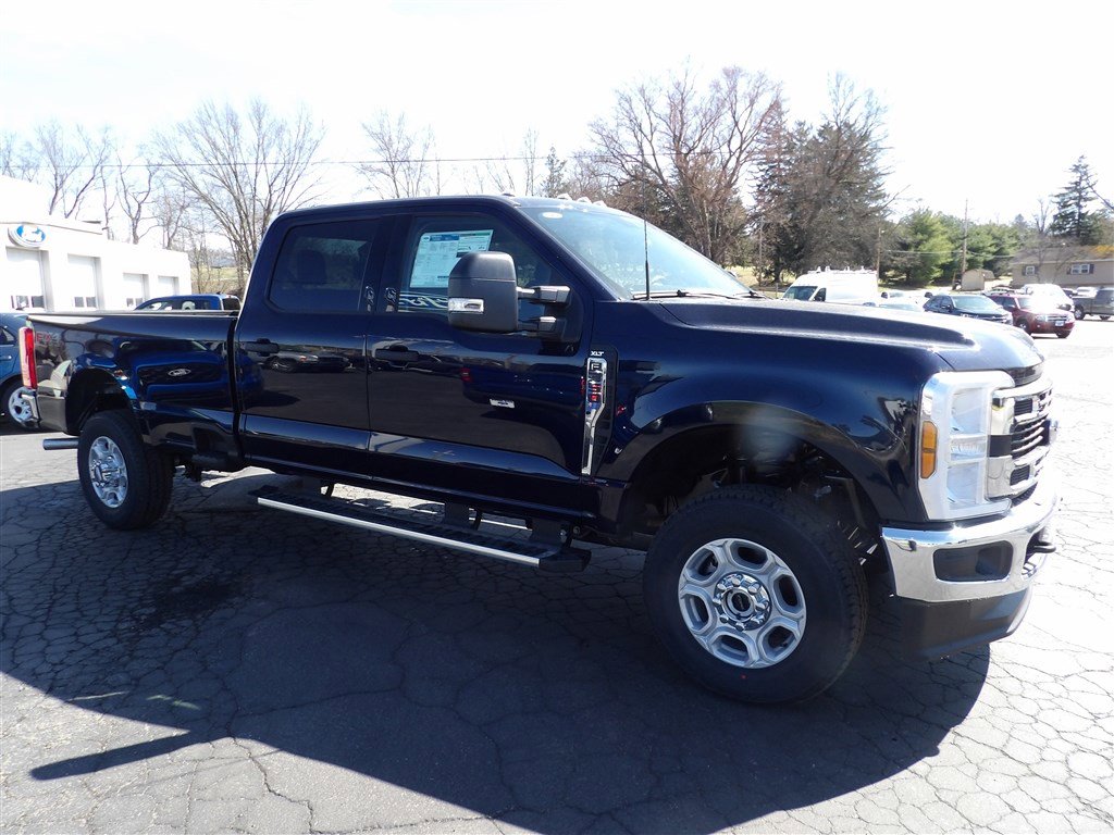 New 2025 Ford F350 XLT w/ FX4 Off-Road Package image 9