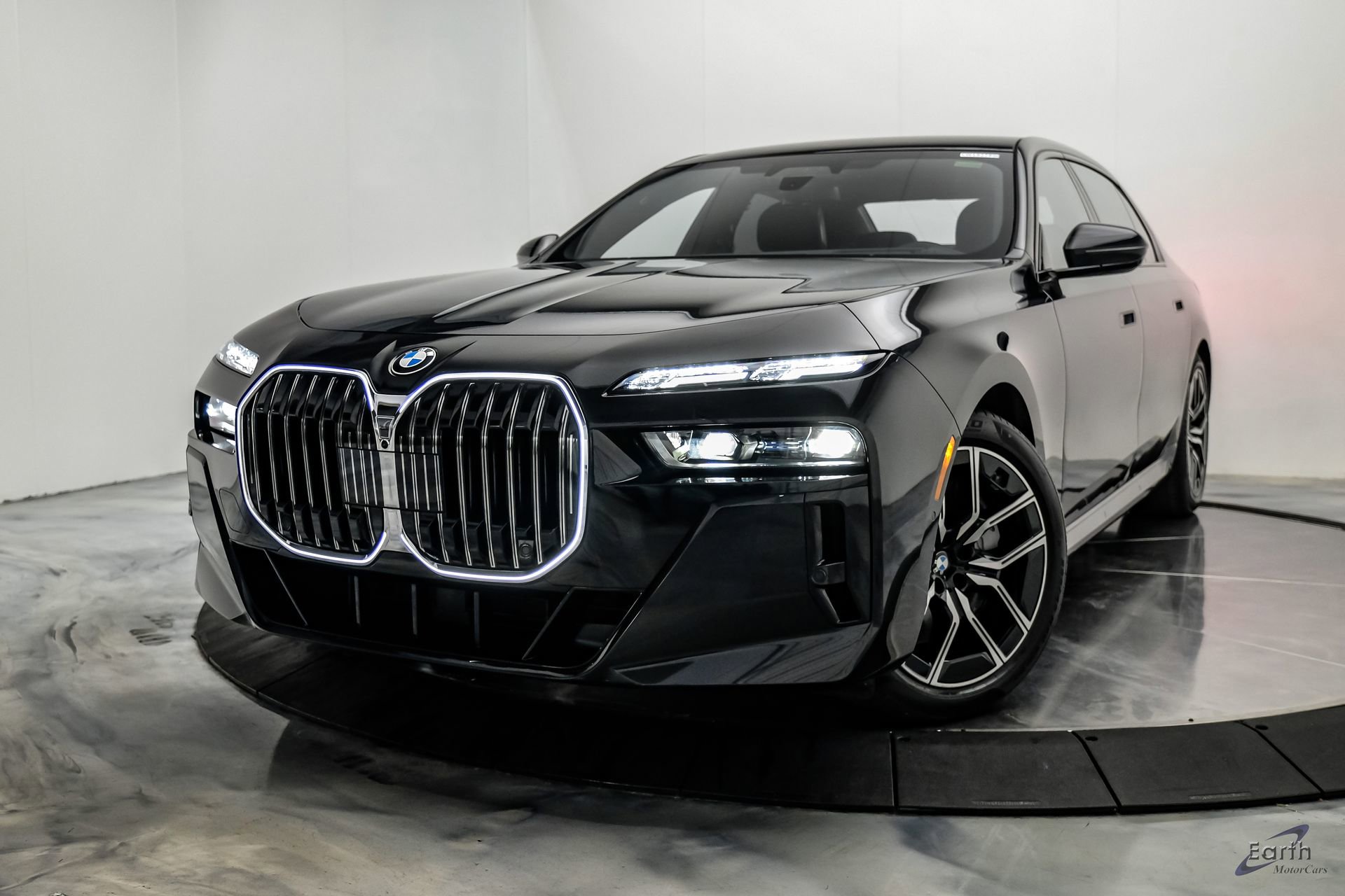 Used 2026 BMW 760i xDrive w/ Executive Package AWD/4WD image 5