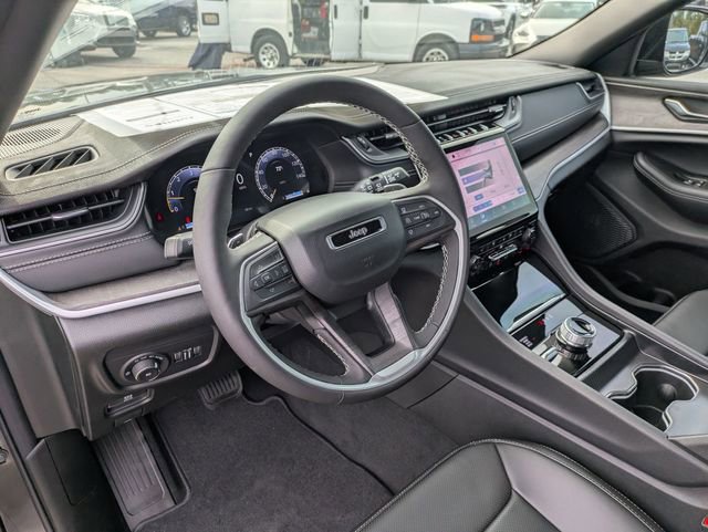 New 2025 Jeep Grand Cherokee Limited w/ Luxury Tech Group II AWD/4WD image 33
