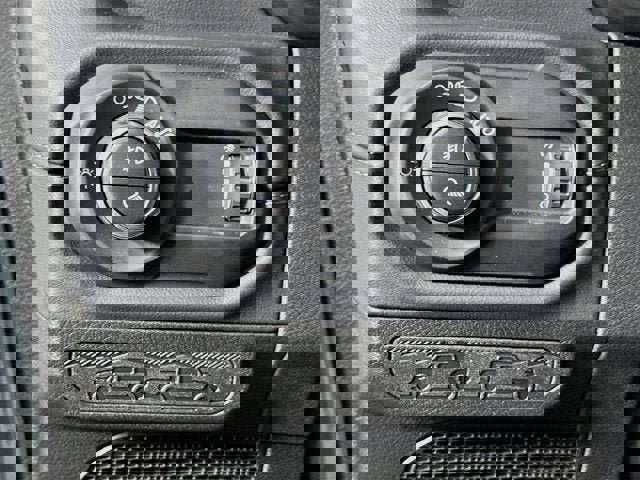 Used 2025 Jeep Gladiator Sport AWD/4WD image 10