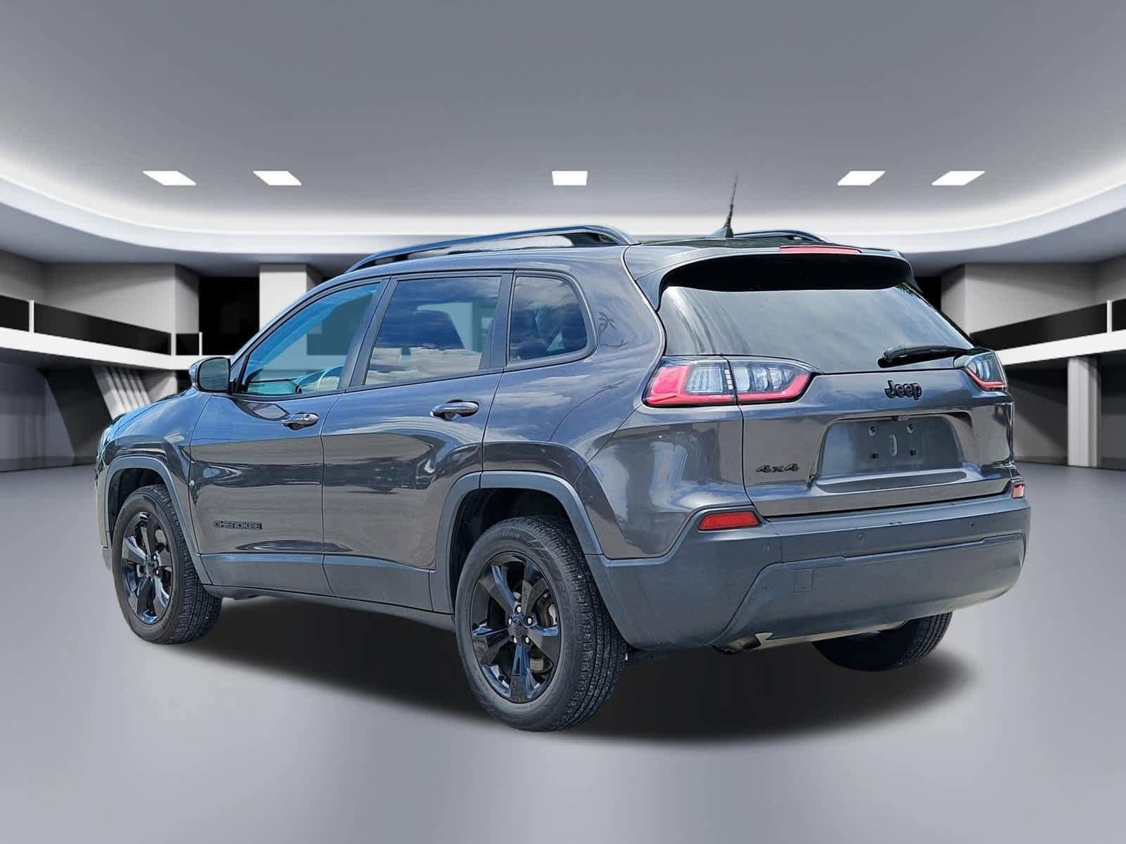 Used 2019 Jeep Cherokee Latitude Plus AWD/4WD image 4